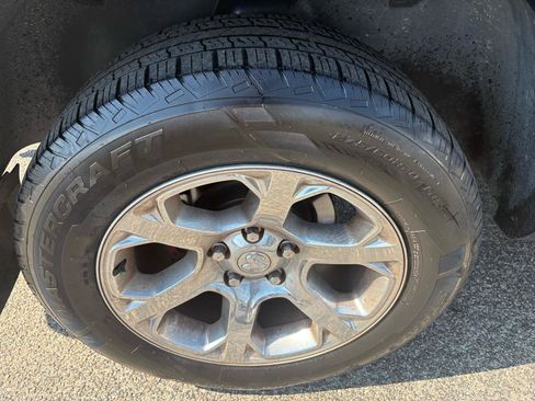 Used 2017 RAM 1500 Laramie RWD image 55
