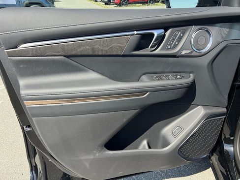 New 2026 Buick Enclave Avenir w/ Super Cruise Package FWD image 10