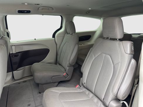 Used 2021 Chrysler Pacifica Touring FWD image 38
