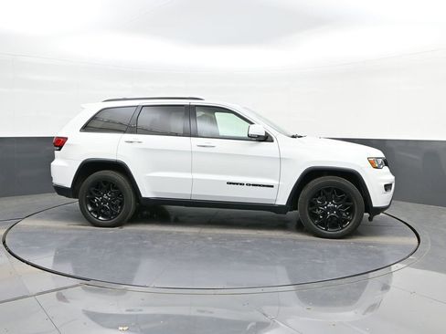 Used 2020 Jeep Grand Cherokee Limited image 24