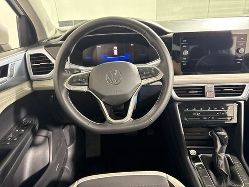 New 2026 Volkswagen Taos SE image 15