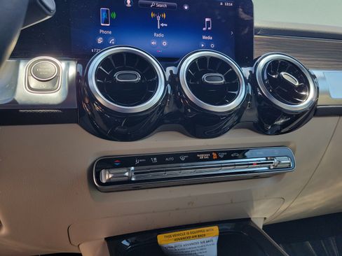 Used 2026 Mercedes-Benz GLB 250 image 30