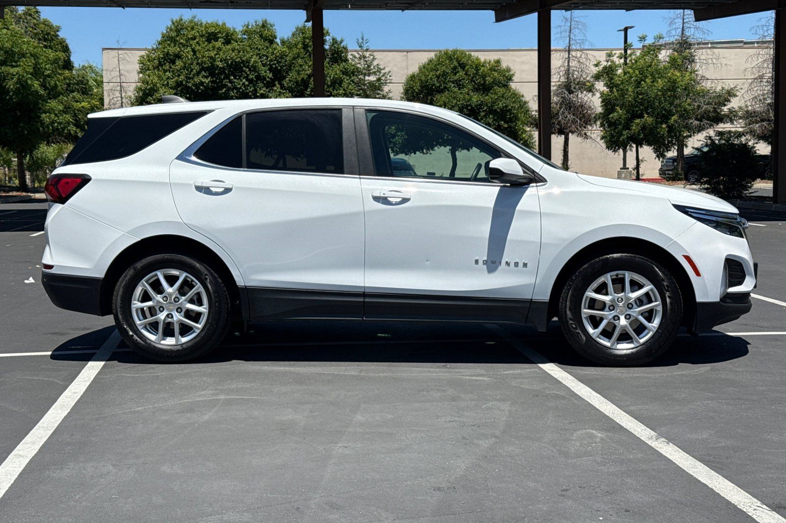 Used 2024 Chevrolet Equinox LT FWD image 8