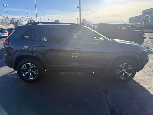 Used 2016 Jeep Cherokee Trailhawk w/ Comfort/Convenience Group image 2