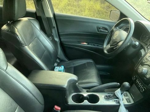 Used 2013 Acura ILX w/ Technology Package FWD image 4