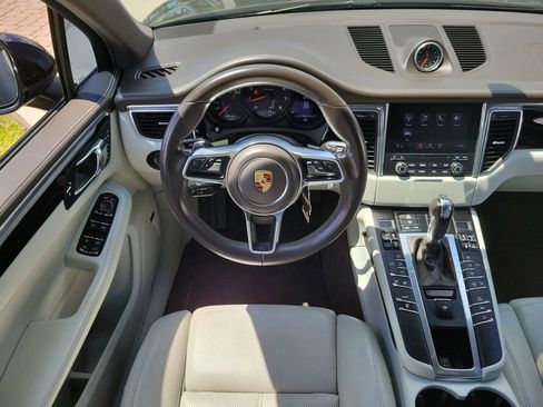 Used 2017 Porsche Macan AWD/4WD image 14