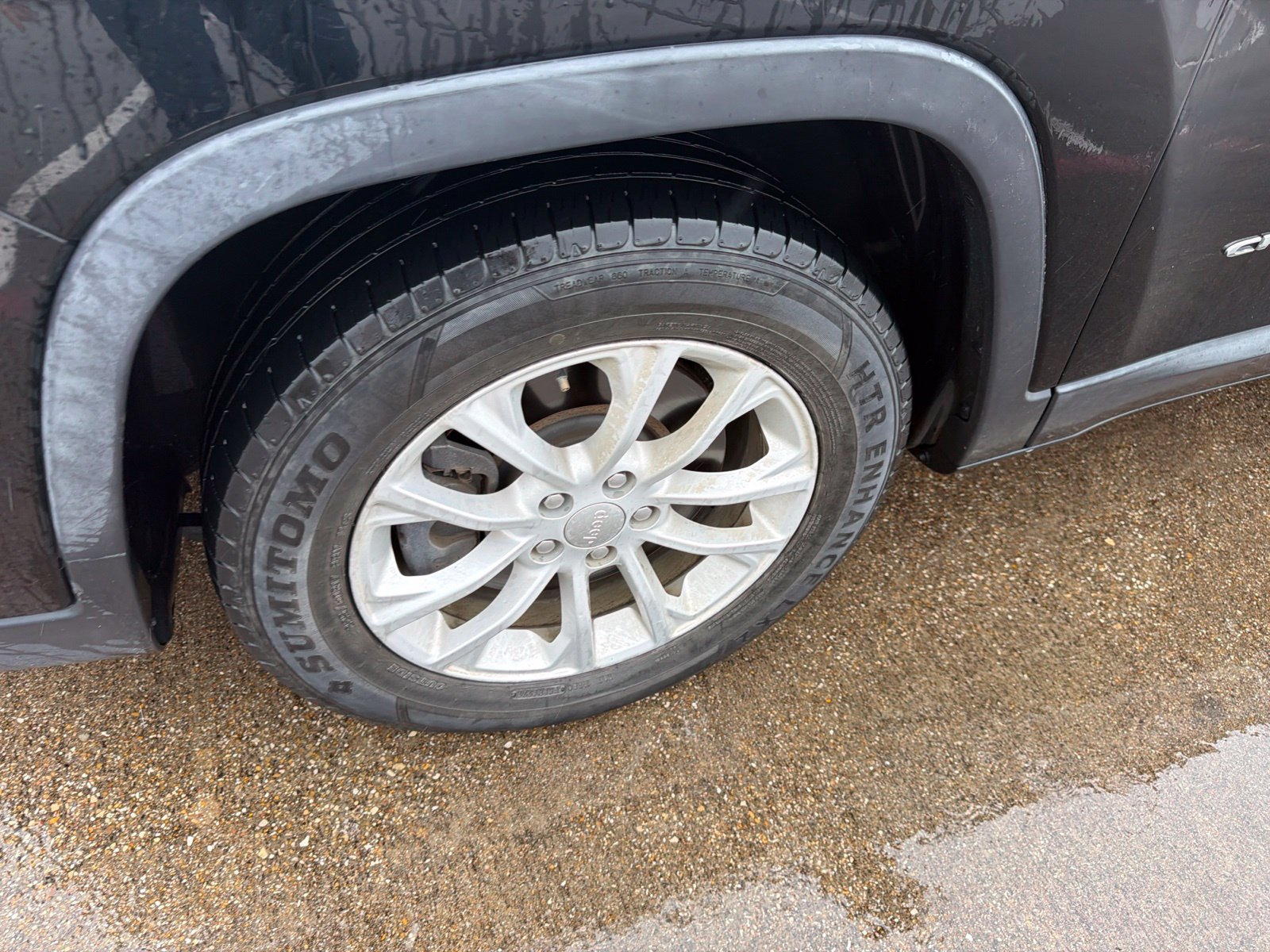 Used 2020 Jeep Cherokee Latitude FWD image 4
