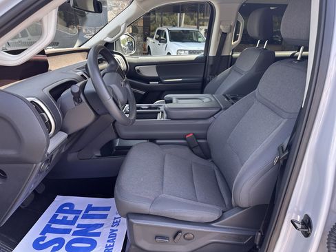 Used 2025 Ford Expedition Max Active AWD/4WD image 11