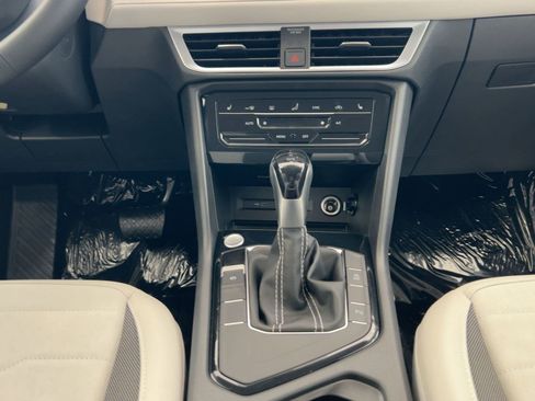 New 2026 Volkswagen Taos SE image 18