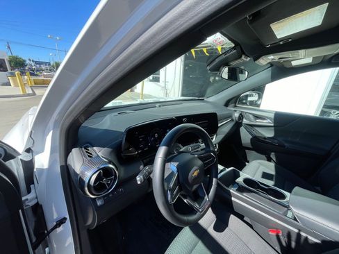 Used 2025 Chevrolet Equinox LT image 34