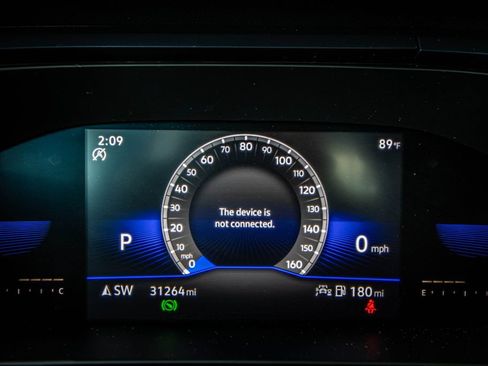 Used 2022 Volkswagen Taos SE w/ Panoramic Sunroof Package FWD image 38