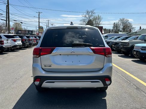 Used 2020 Mitsubishi Outlander AWD image 4