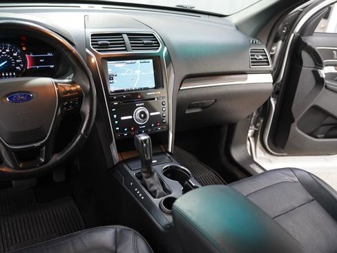 Used 2016 Ford Explorer Limited image 17