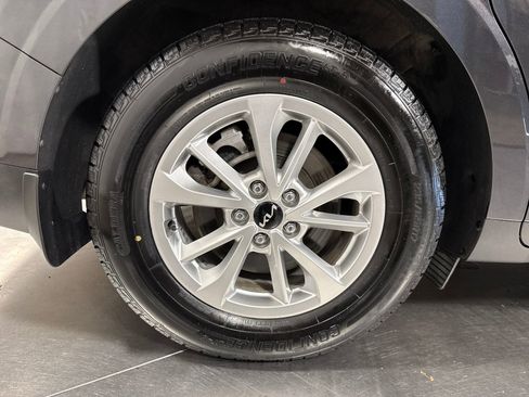 Certified 2022 Kia Carnival LX w/ Paint Protection Package image 21