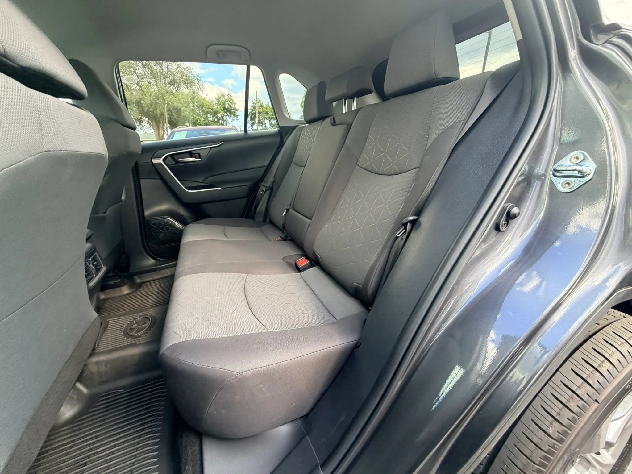Used 2024 Toyota RAV4 XLE AWD/4WD image 21