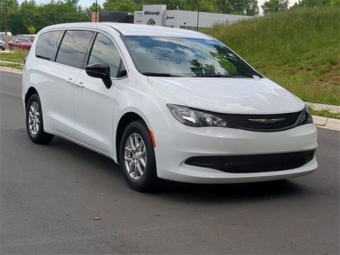 New 2025 Chrysler Voyager LX image 15