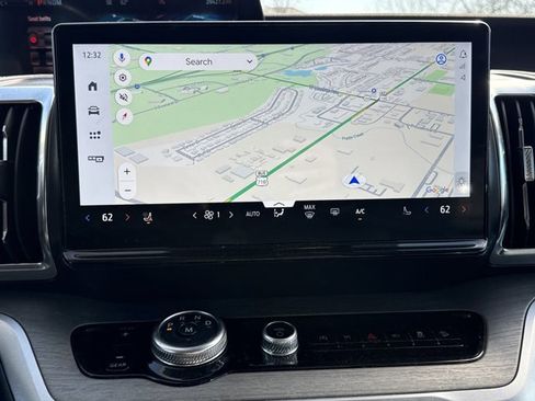 Used 2025 Ford Expedition Platinum image 6