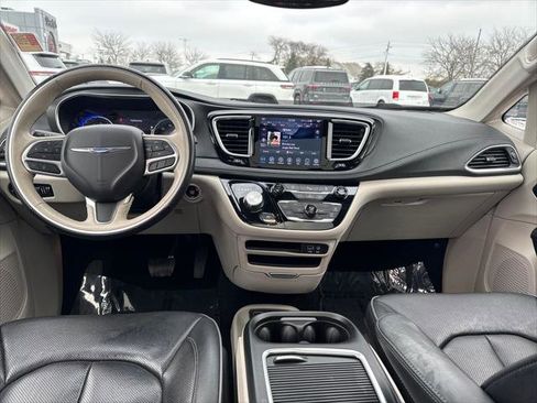 Certified 2020 Chrysler Pacifica Limited image 13
