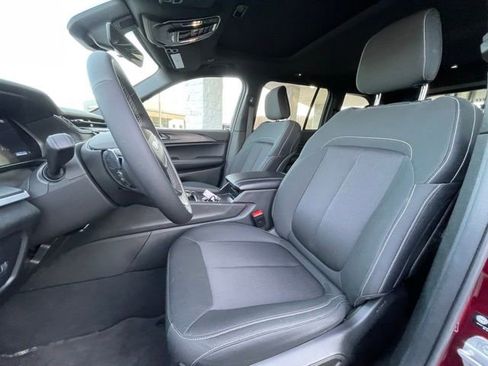 Used 2025 Jeep Grand Cherokee Laredo X AWD/4WD image 13