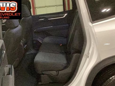 Used 2025 GMC Acadia Elevation AWD/4WD image 12