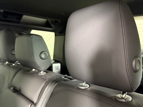 New 2025 Land Rover Defender 110 X-Dynamic SE image 19