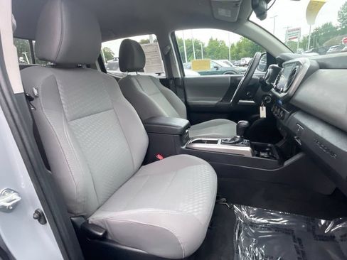 Used 2021 Toyota Tacoma SR5 AWD/4WD image 17