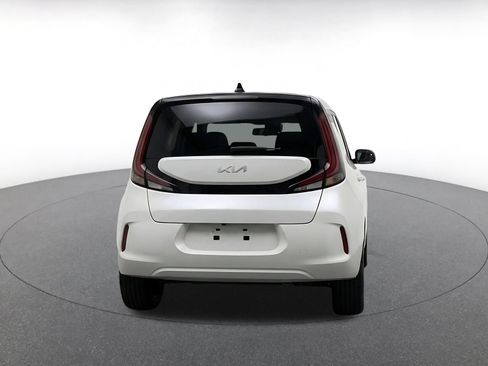 Used 2025 Kia Soul LX w/ LX Technology Package FWD image 8