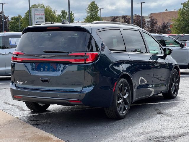 Used 2025 Chrysler Pacifica Limited FWD image 53