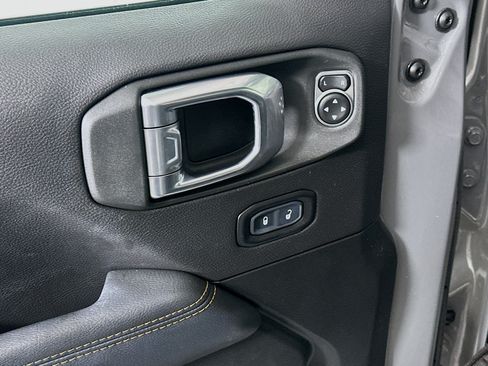 Used 2023 Jeep Wrangler Unlimited Sahara AWD/4WD image 15