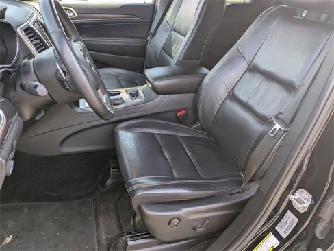 Used 2017 Jeep Grand Cherokee Limited image 11