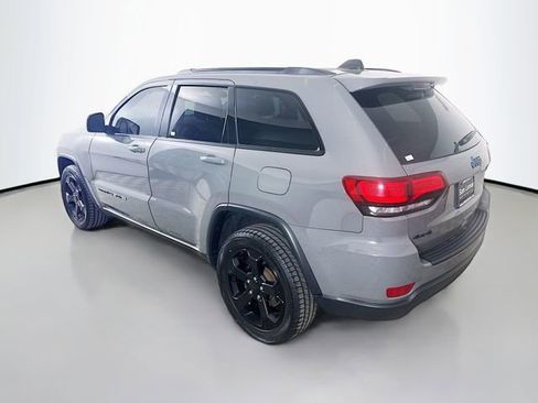 Used 2020 Jeep Grand Cherokee Laredo image 5