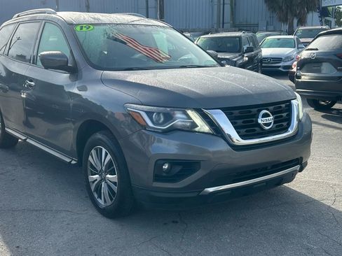 Used 2019 Nissan Pathfinder SL FWD image 4