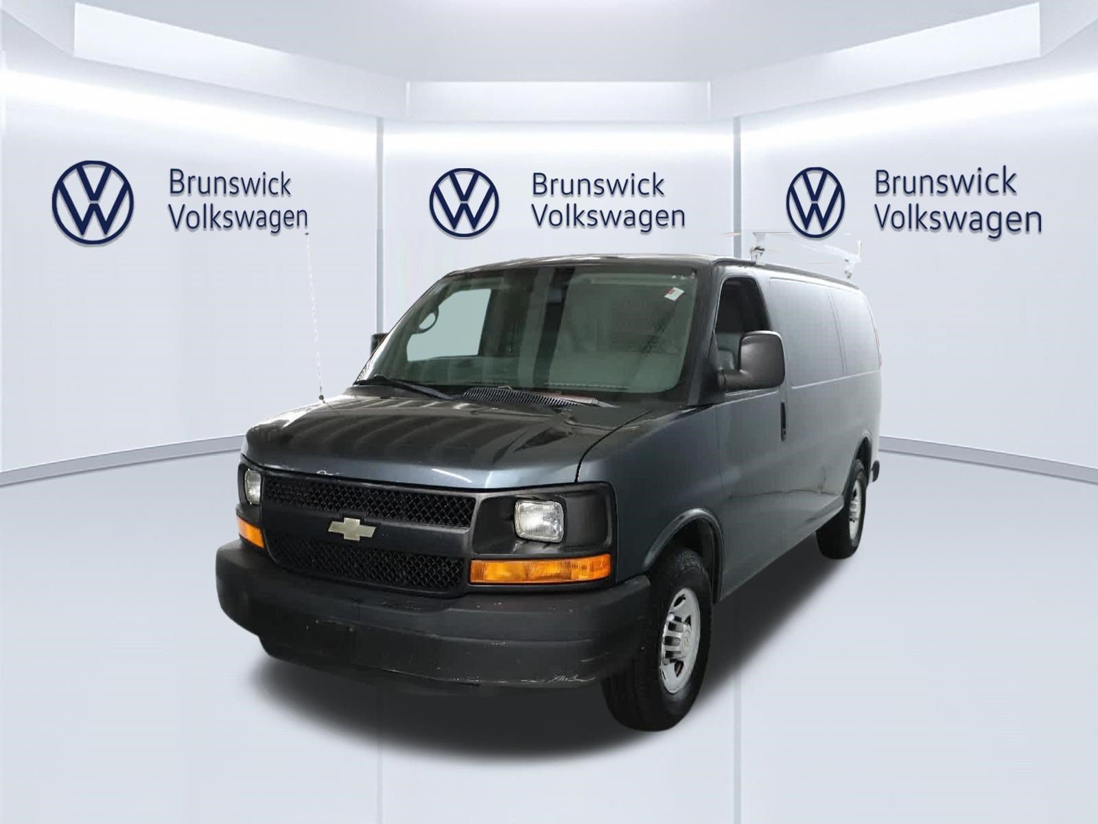 Used 2014 Chevrolet Express 2500 RWD image 1