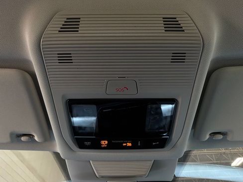 Used 2026 Volkswagen Tiguan SE FWD image 17