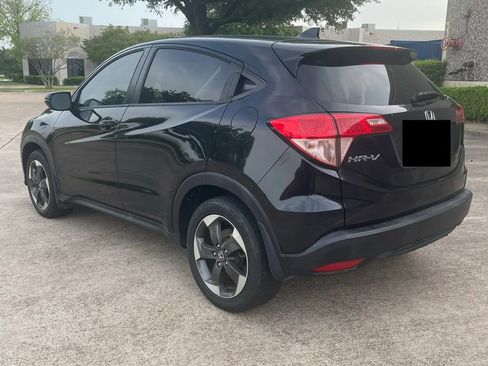 Used 2018 Honda HR-V EX image 8