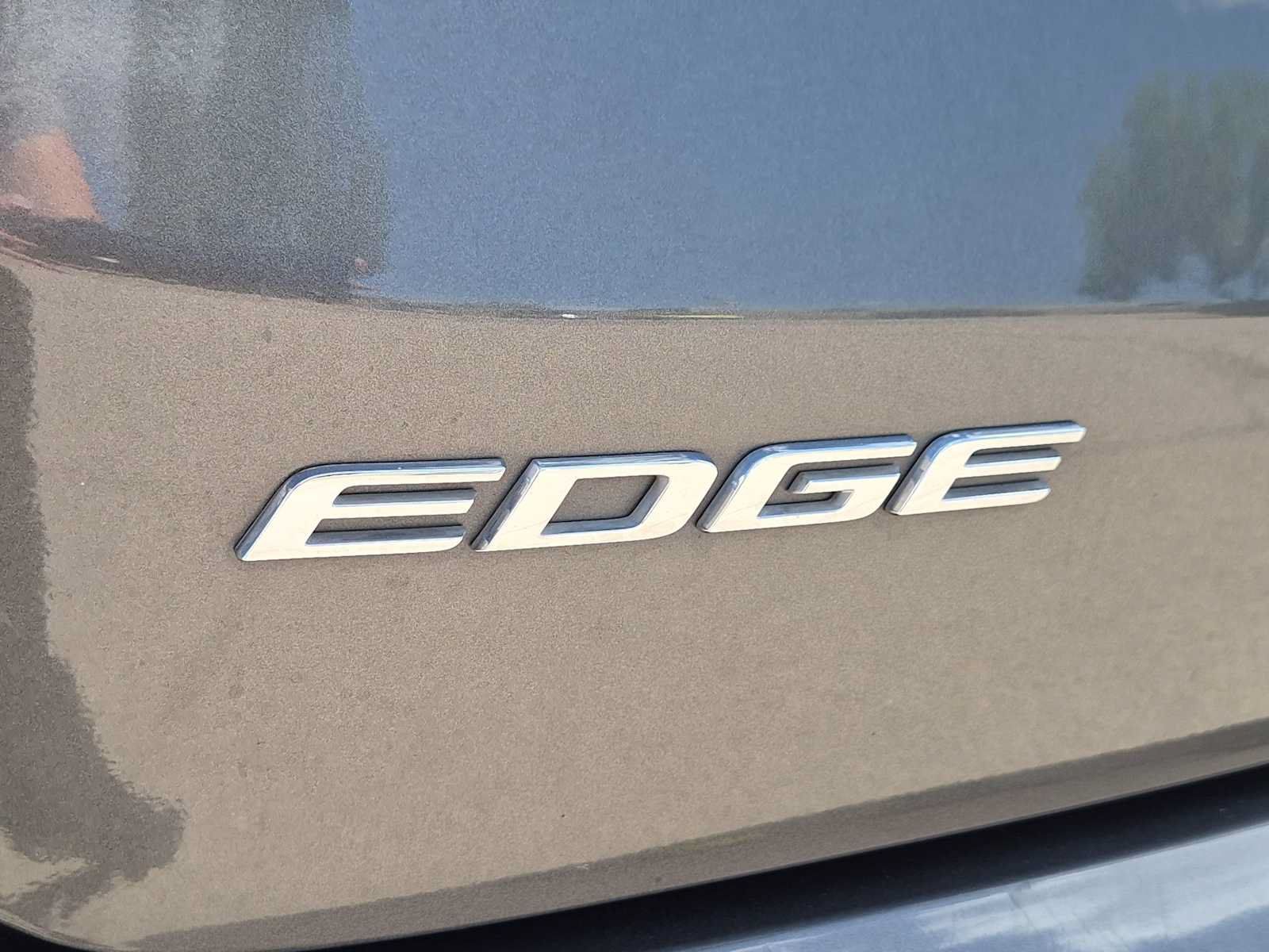 Used 2019 Ford Edge Titanium FWD image 12