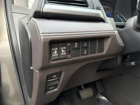 Used 2019 Honda Odyssey EX image 16