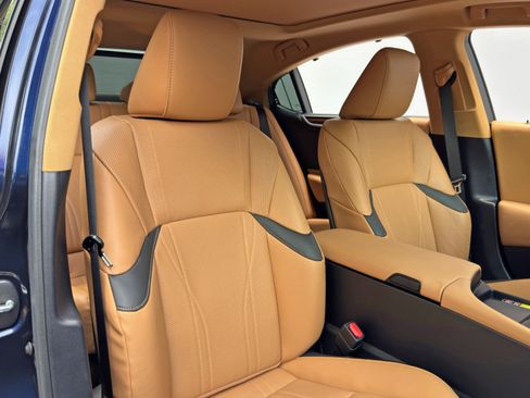 Used 2025 Lexus ES 350 Ultra Luxury w/ Accessory Package (Z1) FWD image 40