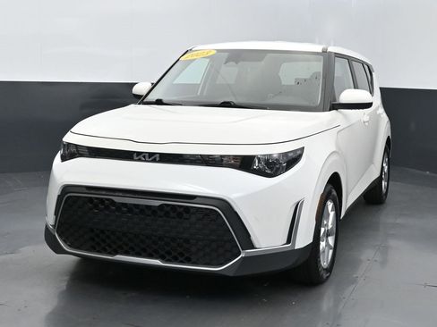 Used 2023 Kia Soul LX w/ LX Technology Package image 3