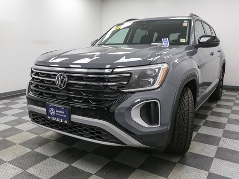 Certified 2025 Volkswagen Atlas Peak Edition SE AWD/4WD image 5