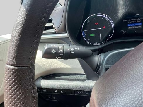 Used 2023 Toyota Sienna Platinum AWD/4WD image 25