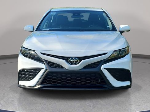 Used 2024 Toyota Camry SE image 2