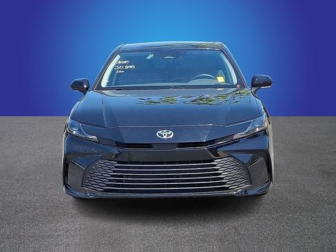 Used 2025 Toyota Camry LE w/ Convenience Package FWD image 2