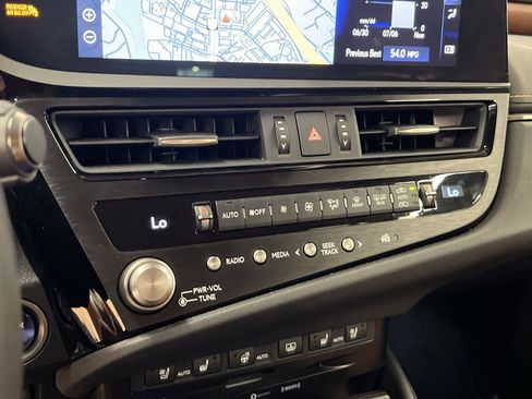 Used 2022 Lexus ES 300h w/ Accessory Package FWD image 20