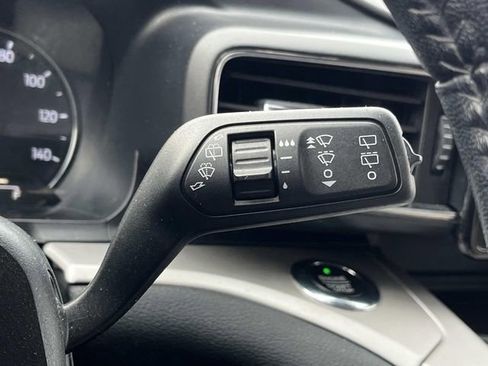 Used 2020 Ford Explorer XLT w/ Equipment Group 202A image 31