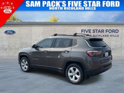 Used 2019 Jeep Compass Latitude w/ Cold Weather Group FWD image 7