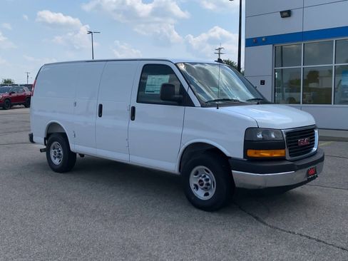 New 2025 GMC Savana 2500 RWD image 26