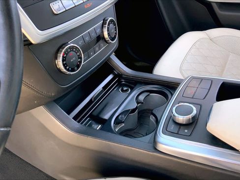 Used 2014 Mercedes-Benz GL 450 4MATIC image 15