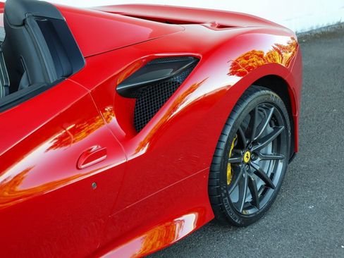 Certified 2022 Ferrari F8 Tributo RWD image 40