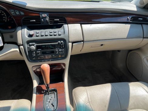 Used 2000 Cadillac De Ville DTS w/ Safety/Security Pkg image 12